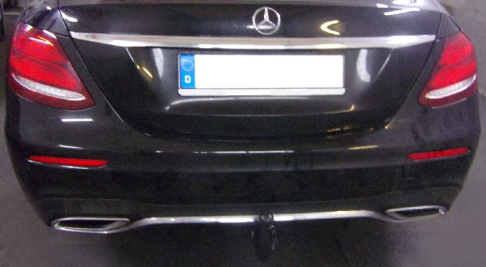Anhängerkupplung für Mercedes-E-Klasse Limousine W 213, spez. m. AMG Sport o. Styling Paket, Baureihe 2016-  vertikal